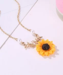 Zinc Alloy Sunflower Pendant Necklace With Leaves