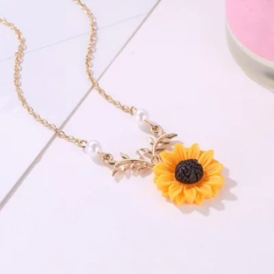 Zinc Alloy Sunflower Pendant Necklace With Leaves