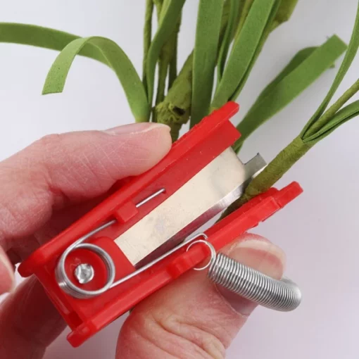 Multi-Use Thumb Knife For Fruits & Vegetable Harvesting