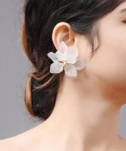 Acrylic Flower Earrings For Earthy Vibes