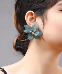 Acrylic Flower Earrings For Earthy Vibes